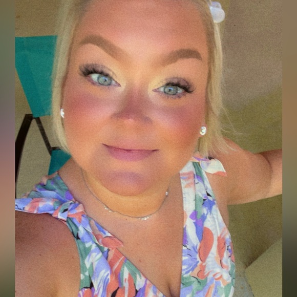 Meet your Posher, Michelle - Picture 3 of 3